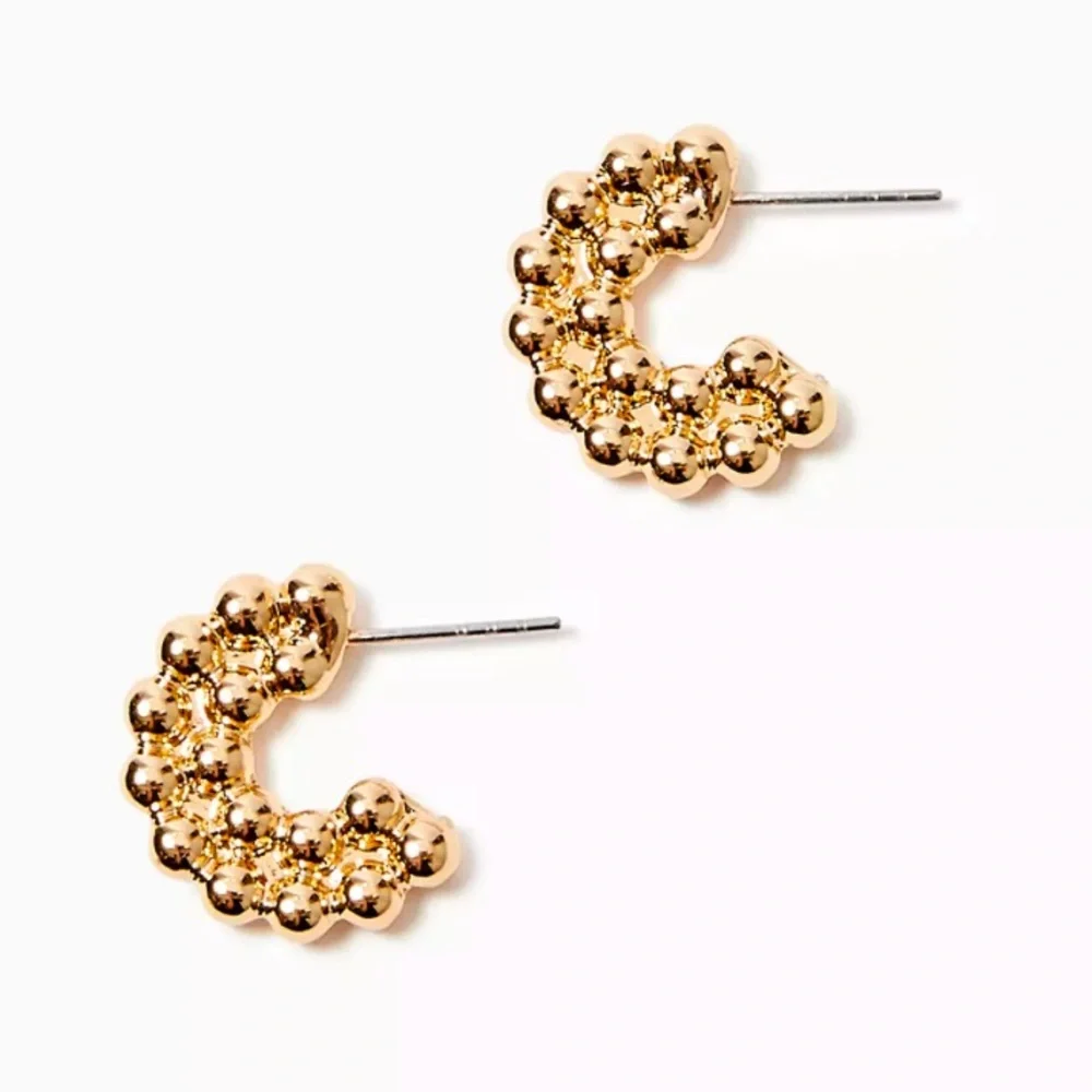 NWT Lilly Pulitzer Worth A Look Small Hoop Earrings in Gold Metallic - Picture 1 of 6